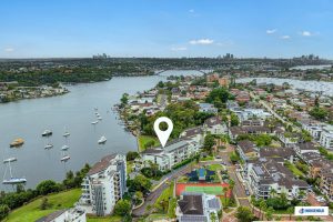 Marine Drive Chiswick Apartment